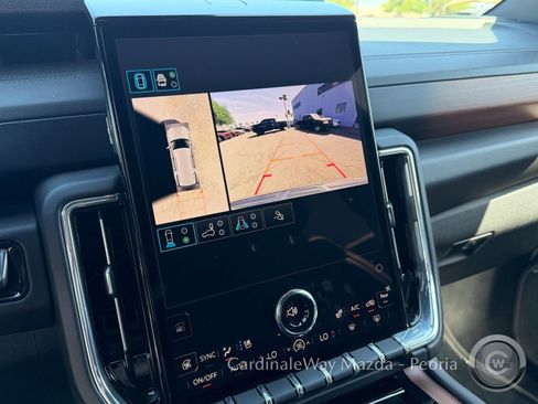 Used 2025 GMC Yukon Denali AWD/4WD image 27