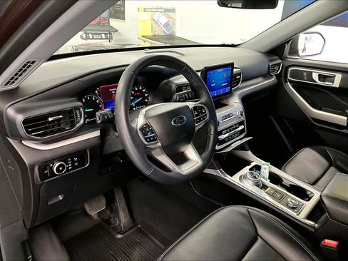 Used 2023 Ford Explorer XLT w/ Equipment Group 202A AWD/4WD image 8