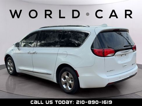 Used 2018 Chrysler Pacifica Touring-L image 5