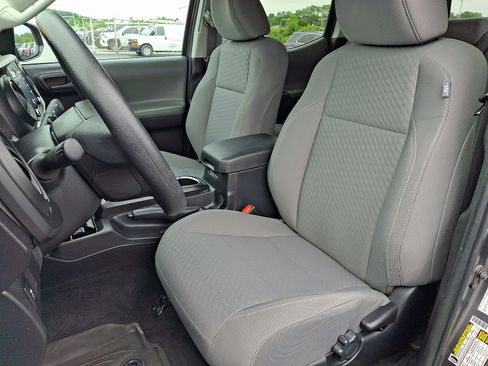 Used 2022 Toyota Tacoma SR w/ SR Convenience Package RWD image 13