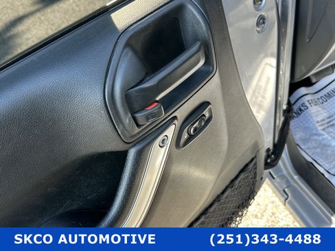 Used 2017 Jeep Wrangler Unlimited Sahara w/ Connectivity Group image 22