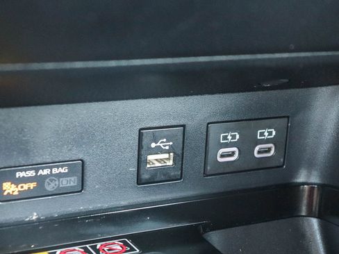 Used 2025 Toyota Camry SE FWD image 30