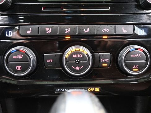 Used 2022 Volkswagen Passat 2.0T SE image 17