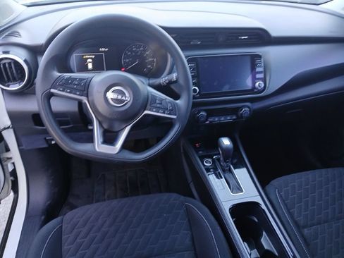 Certified 2022 Nissan Kicks SV FWD image 3