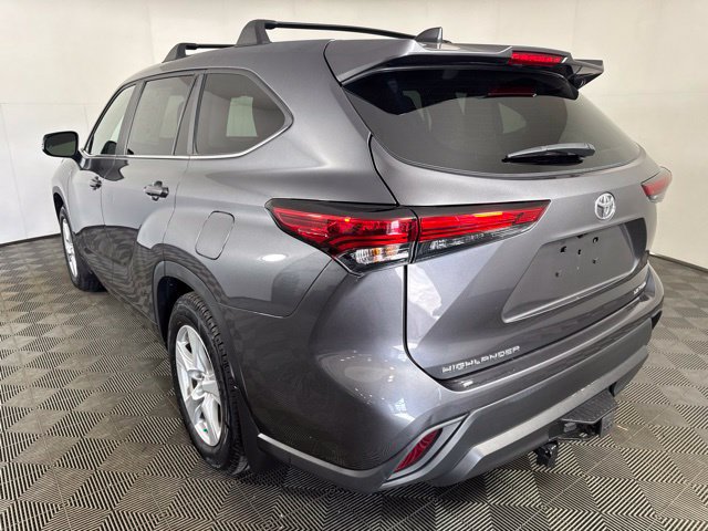 Used 2023 Toyota Highlander LE AWD/4WD image 6