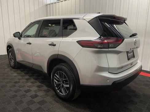 Used 2024 Nissan Rogue S image 2