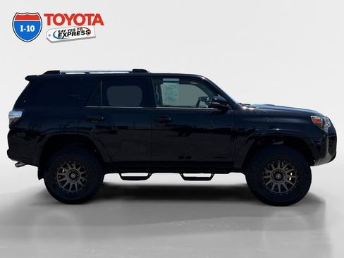 Used 2017 Toyota 4Runner TRD Off-Road Premium AWD/4WD image 6