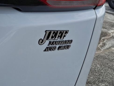 Certified 2023 Chrysler Pacifica Touring-L image 35