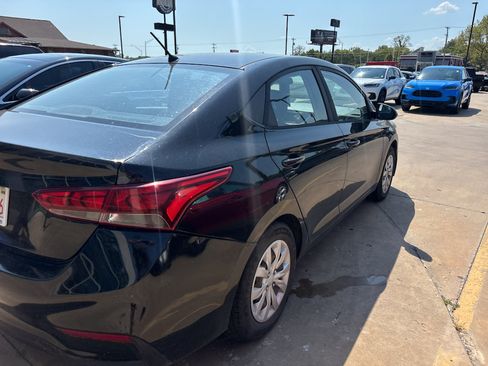 Used 2019 Hyundai Accent SE FWD image 3