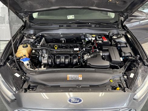 Used 2016 Ford Fusion SE image 11