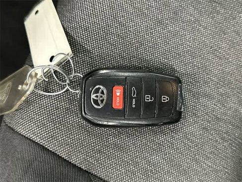 Used 2025 Toyota Camry LE image 32