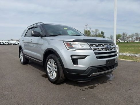 Used 2018 Ford Explorer XLT image 1