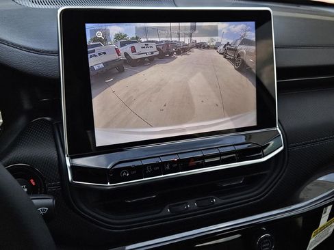 New 2026 Jeep Compass Latitude image 18