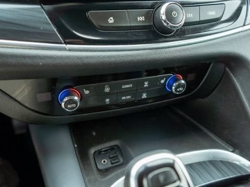 Used 2020 Buick Enclave Essence AWD/4WD image 23