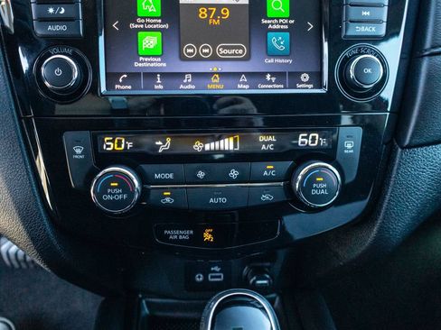 Used 2018 Nissan Rogue SV w/ Premium Package FWD image 30