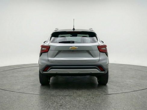 Used 2025 Chevrolet Trax LT w/ LT Convenience Package image 7