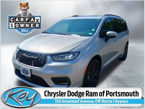 Used 2023 Chrysler Pacifica Touring-L w/ S Appearance Package AWD/4WD image 1