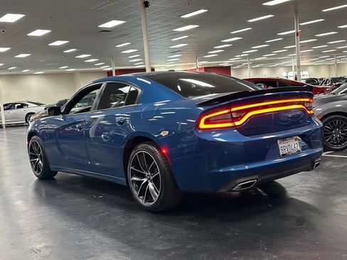 Used 2020 Dodge Charger SXT w/ Blacktop Package RWD image 5