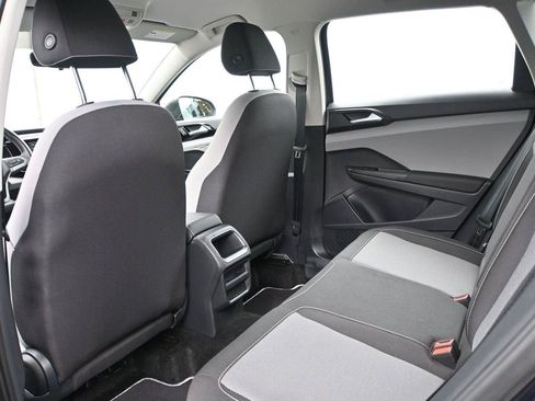 Certified 2023 Volkswagen Taos S AWD/4WD image 11
