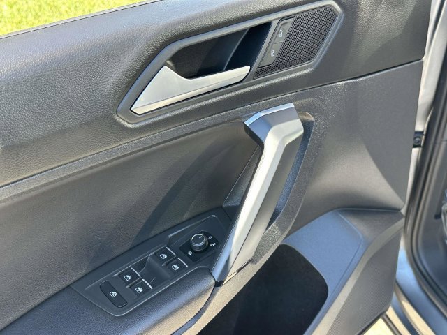 Used 2019 Volkswagen Tiguan SE AWD/4WD image 15