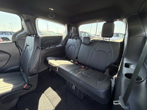 New 2026 Chrysler Pacifica Select w/ S Appearance Package image 12