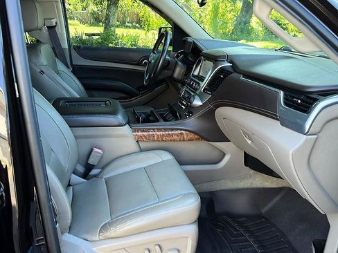 Used 2018 Chevrolet Suburban Premier AWD/4WD image 37