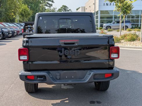 Used 2022 Jeep Gladiator Sport AWD/4WD image 4