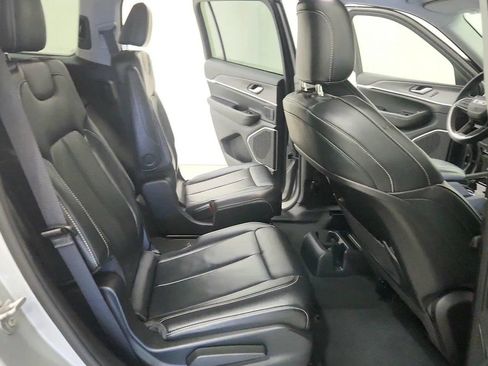 Used 2022 Jeep Grand Cherokee L Limited AWD/4WD image 30