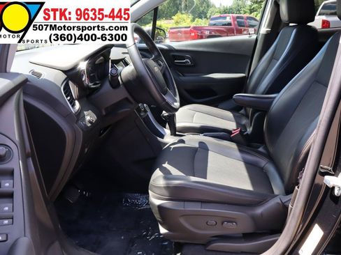Used 2019 Chevrolet Trax LT w/ Sun & Sound Package AWD/4WD image 13
