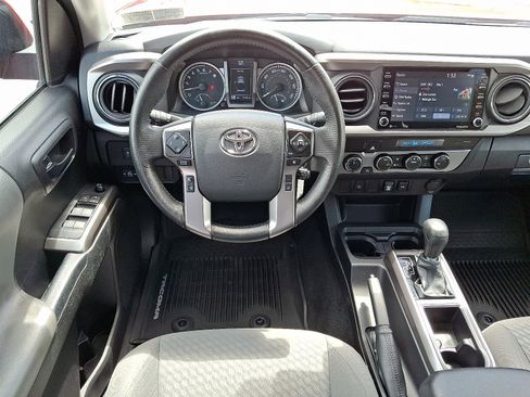 Certified 2022 Toyota Tacoma SR5 AWD/4WD image 12