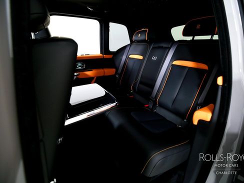 Used 2026 Rolls-Royce Cullinan Black Badge AWD/4WD image 18