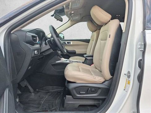 Used 2020 Ford Explorer XLT w/ Equipment Group 202A RWD image 14