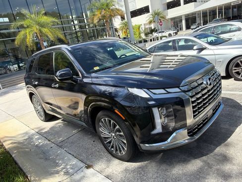 Used 2024 Hyundai Palisade Calligraphy FWD image 3