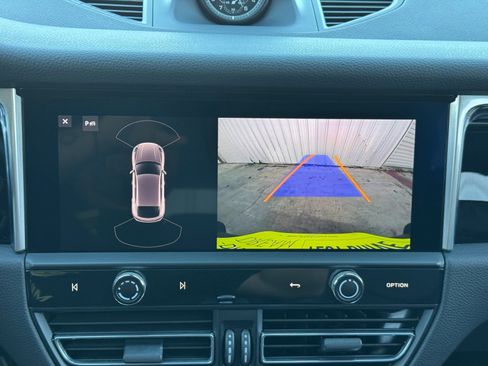 Used 2023 Porsche Macan image 30