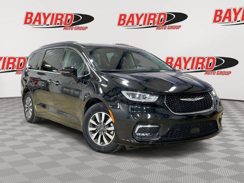 Used 2021 Chrysler Pacifica Touring-L FWD image 1