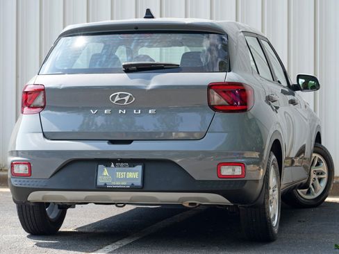Used 2021 Hyundai Venue SE FWD image 4