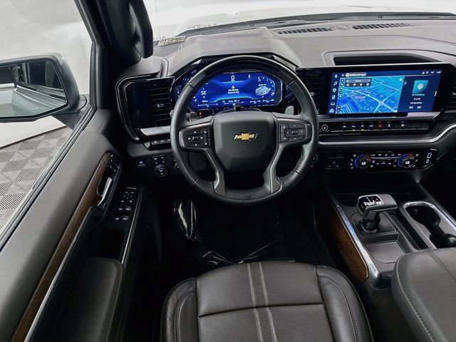 Used 2025 Chevrolet Silverado 1500 High Country AWD/4WD image 25