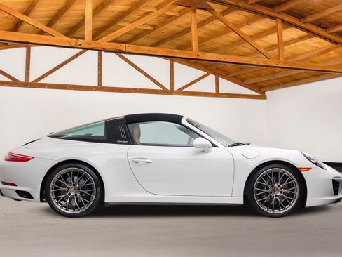 Used 2019 Porsche 911 Targa 4 AWD/4WD image 6