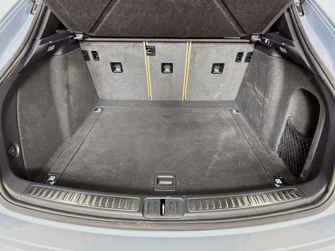 Certified 2025 Porsche Macan AWD/4WD image 30