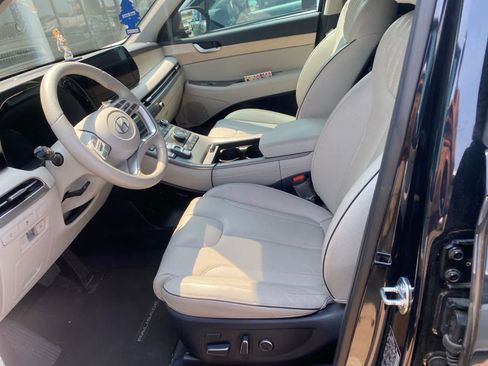 Used 2025 Hyundai Palisade Limited FWD image 13