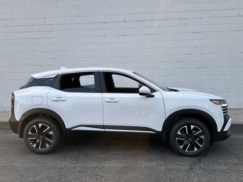 Used 2025 Nissan Kicks SV image 5