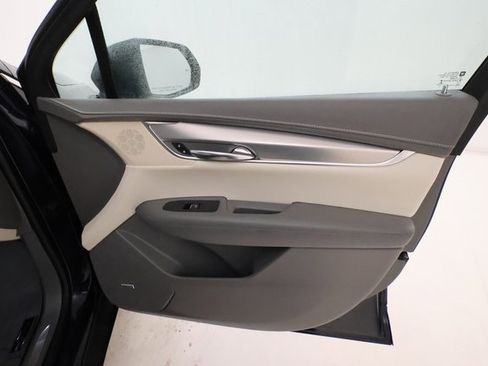 Used 2017 Cadillac XT5 Luxury w/ Driver Awareness Package image 23