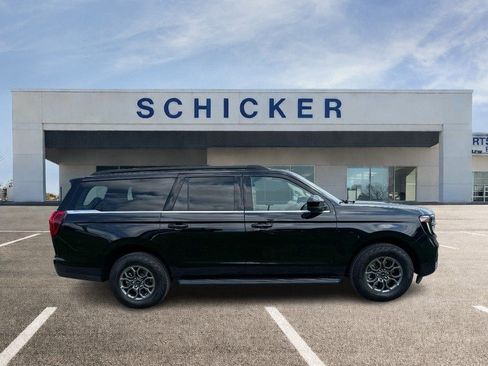 Used 2025 Ford Expedition Max Active AWD/4WD image 2