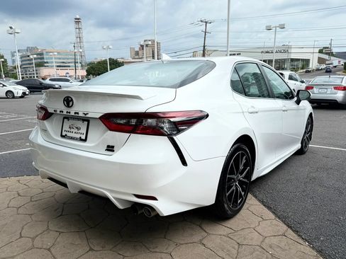Used 2021 Toyota Camry SE w/ Cold Weather Package AWD/4WD image 7