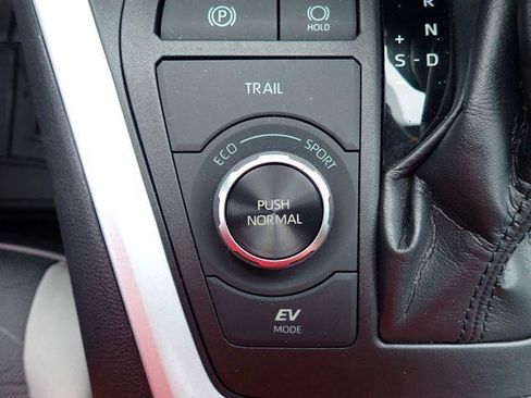 Certified 2021 Toyota RAV4 XLE w/ Convenience Package AWD/4WD image 25