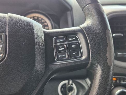 Used 2017 RAM 1500 Express RWD image 24