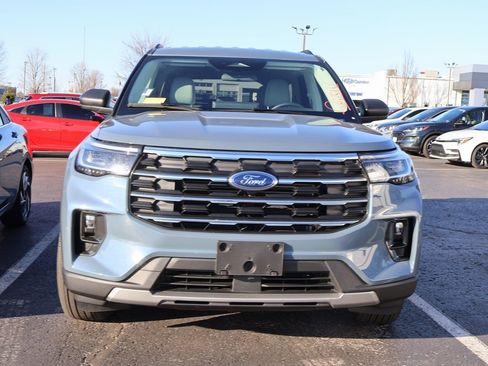 Used 2025 Ford Explorer Active w/ Active Comfort Package image 4