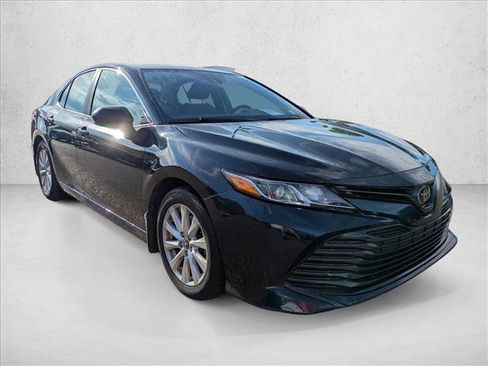 Used 2019 Toyota Camry LE FWD image 3