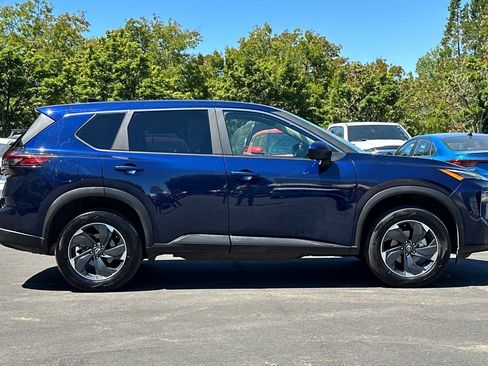 Used 2025 Nissan Rogue SV AWD/4WD image 3