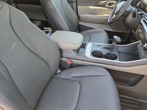 New 2026 Kia Carnival FWD image 11